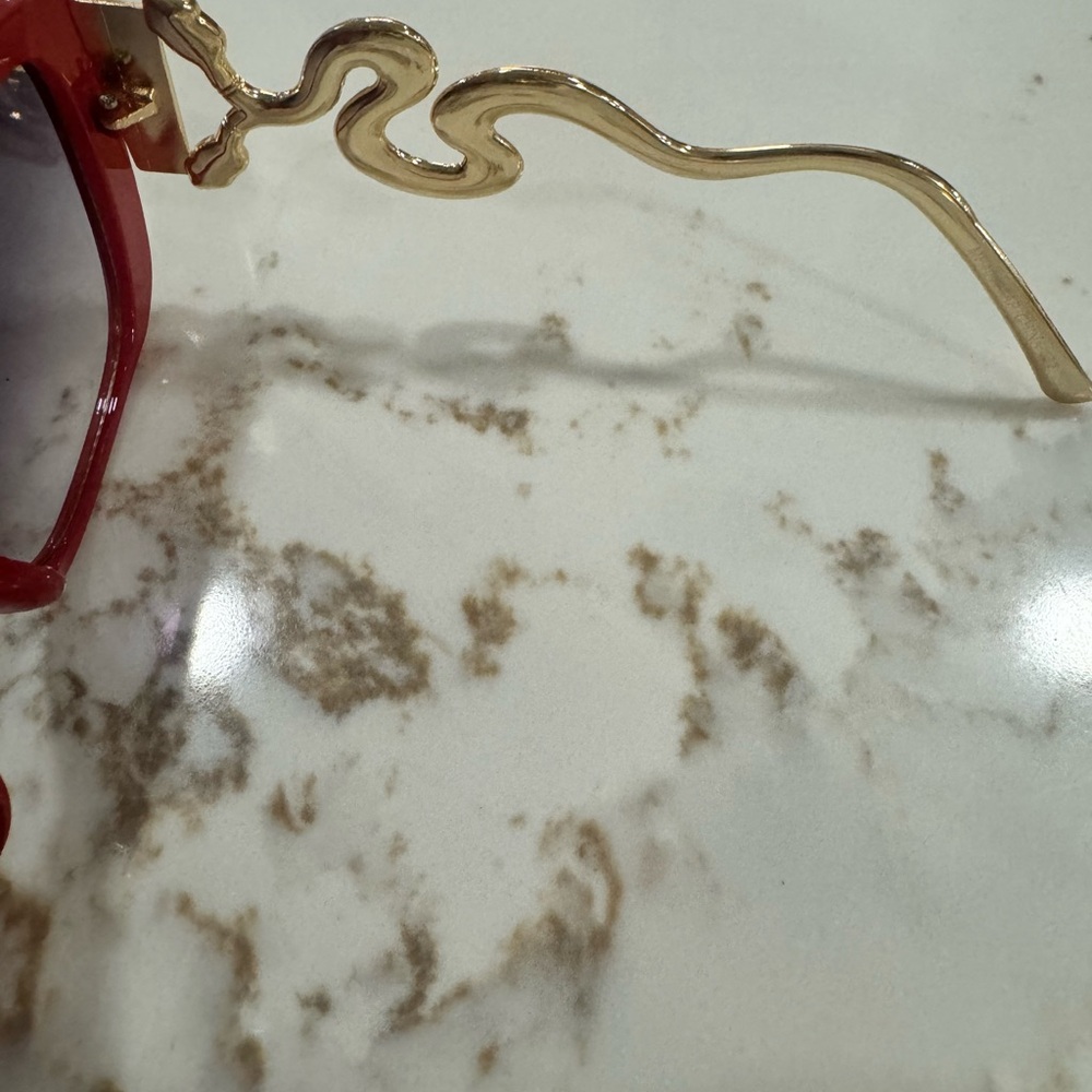 Red Oversized Sunglasses - Picture 5 of 6